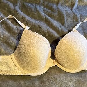 Elegant Lace Bra in Cream